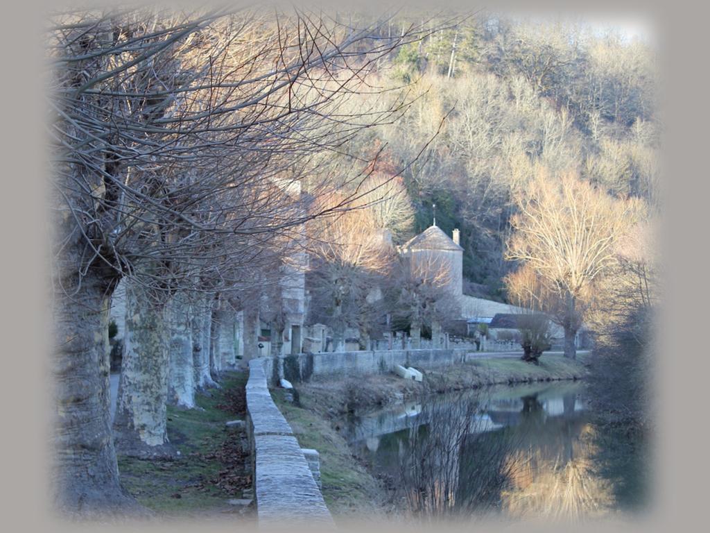 La Petite Etape Aux Vins Appartement Noyers-sur-Serein Buitenkant foto